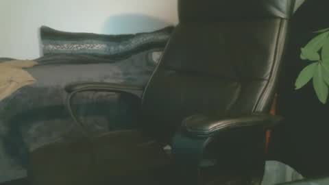 shyboyhugecum2020 online show from December 2, 4:15 am