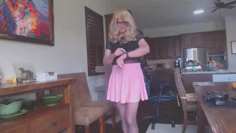 Silkylvr Crossdresser online show from November 15, 6:10 pm