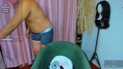 Snapshot of simone_03 chatting on October 29, 3:20 am simone_03 online show from October 29, 3:20 am