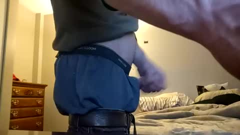 Snapshot of skater_v2 chatting on January 6, 10:47 pm Christopher online show from January 6, 10:47 pm