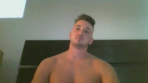 skinnyguylongdick1 online show from October 31, 12:23 am