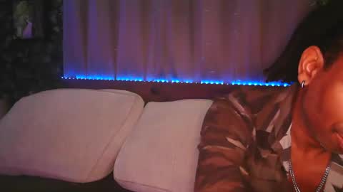 skyonetoo3 online show from October 11, 6:39 am