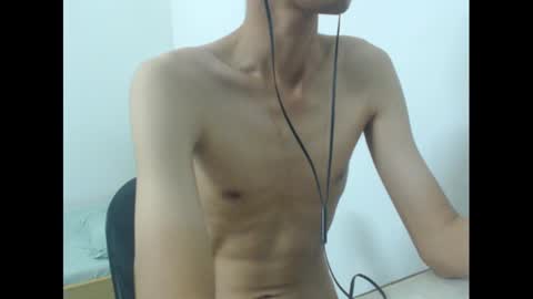 Snapshot of slimboner89 chatting on January 12, 12:55 pm slimboner89 online show from January 12, 12:55 pm