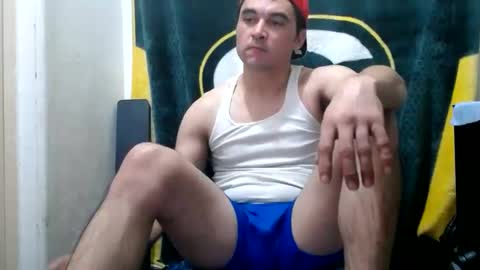 Snapshot of small_wood21 chatting on January 9, 6:27 am small wood21 online show from January 9, 6:27 am