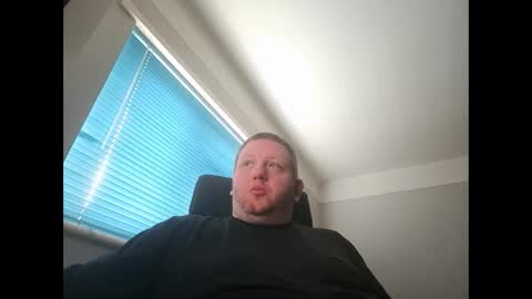 smallone19832 online show from February 27, 10:37 am