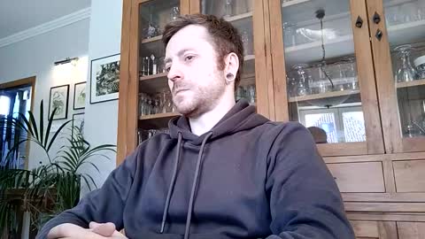 snoecks online show from March 21, 11:58 am