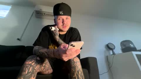 Keepscrolling online show from February 5, 9:11 pm