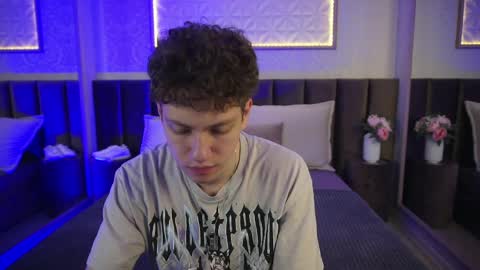 Esrefan online show from April 1, 8:39 pm