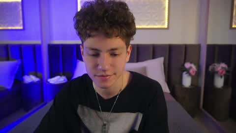 Esrefan online show from March 31, 8:32 pm