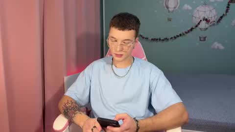 Snapshot of stefikit chatting on October 28, 4:09 pm Akin online show from October 28, 4:09 pm