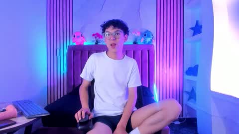 Sthepano  online show from December 4, 8:49 pm