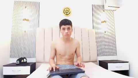 stiven_cooper2 online show from June 11, 2:26 pm