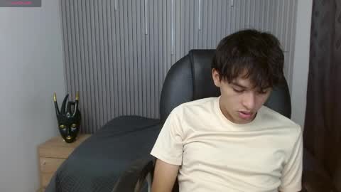 Stiwen online show from April 8, 2:26 pm