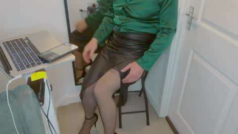 stockings_stockings online show from April 6, 3:13 pm