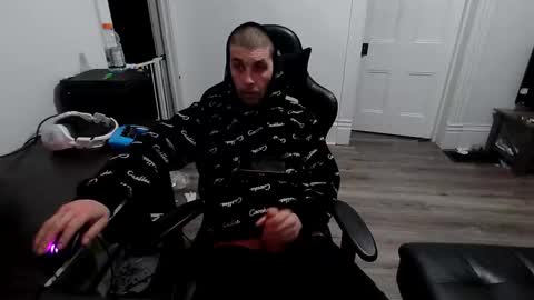 stonedpanda77 online show from May 16, 1:36 am