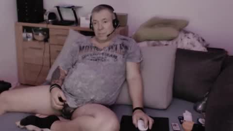 Stranger online show from November 30, 10:45 pm