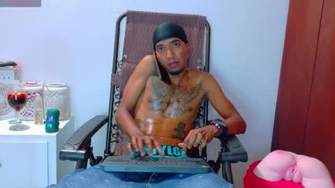 stronganddelicious online show from October 1, 12:25 am