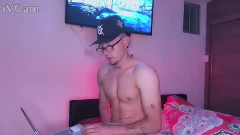 stronghardlatino online show from October 10, 1:10 am