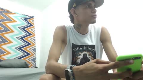 Snapshot of stuart_17 chatting on October 10, 7:02 am stuart_17 online show from October 10, 7:02 am