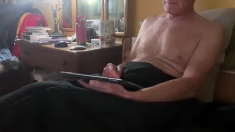 gusflaubert online show from February 25, 7:31 am