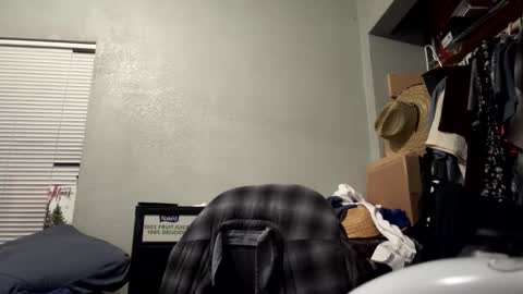 Snapshot of suavecito67 chatting on October 21, 2:03 am suavecito67 online show from October 21, 2:03 am