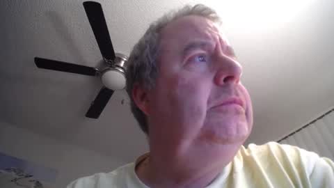 Snapshot of subswichuser00060960 chatting on December 10, 7:05 am subswitchuser online show from December 10, 7:05 am