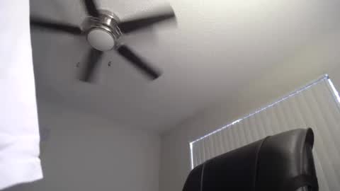 Snapshot of subswichuser00060960 chatting on October 14, 12:45 pm subswitchuser online show from October 14, 12:45 pm