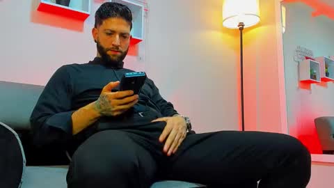 supreme_alpha_ online show from November 30, 8:33 pm