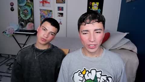 Snapshot of sweet_boys_xx chatting on December 6, 1:11 pm CristianBrayan PVT OPEN online show from December 6, 1:11 pm