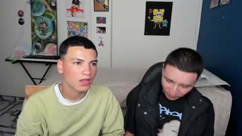 Snapshot of sweet_boys_xx chatting on December 11, 1:00 pm CristianBrayan PVT OPEN online show from December 11, 1:00 pm