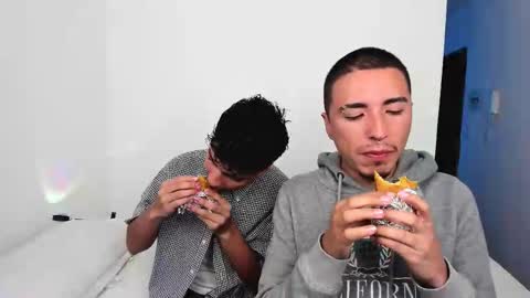Snapshot of sweet_boys_xx chatting on October 24, 11:34 am CristianBrayan PVT OPEN online show from October 24, 11:34 am