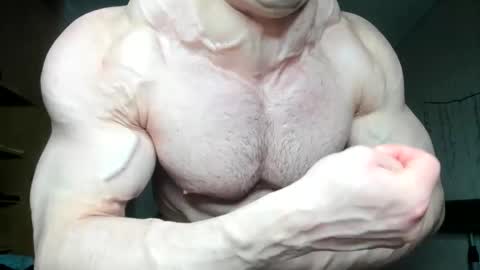 Snapshot of sweetmuscles_boy chatting on January 30, 5:17 pm Lorenzo online show from January 30, 5:17 pm