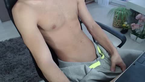 Snapshot of swetlittleboy4u chatting on September 16, 9:32 am SwetLittleBoy4u online show from September 16, 9:32 am