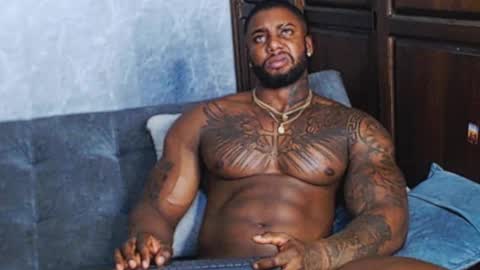 Tairon Tucke online show from December 30, 1:04 am