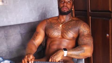 Tairon Tucke online show from December 15, 1:43 pm