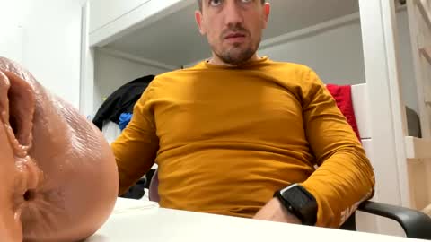 Tatuador40 online show from December 6, 7:01 pm