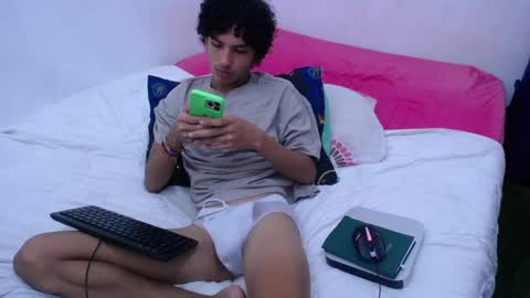 Tayron online show from December 18, 4:39 pm