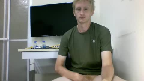 Snapshot of tcute0 chatting on October 4, 8:24 pm tcute0 online show from October 4, 8:24 pm