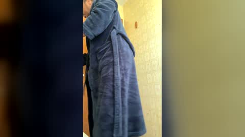 tease_king online show from April 19, 7:16 pm