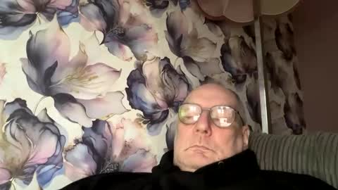 Mark online show from December 4, 1:07 pm