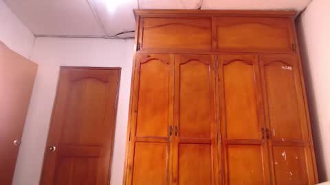 tessachains online show from February 13, 2:18 am