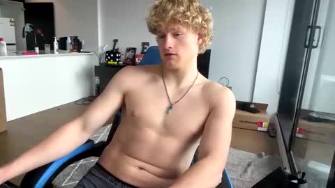 liammlust online show from February 11, 11:54 pm