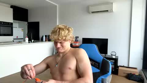 liammlust online show from February 26, 1:40 am