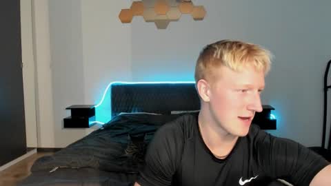 thejacob_d online show from December 13, 9:32 pm