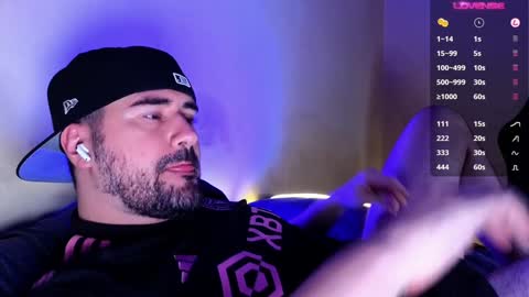 Snapshot of theoravi chatting on December 24, 3:05 am Theo Ravi online show from December 24, 3:05 am