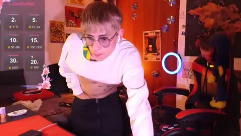 Matt independent model  online show from April 28, 8:57 pm