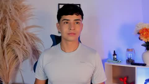 Thiago  online show from May 25, 11:00 pm
