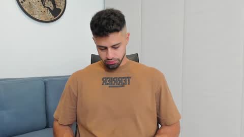 thiago_driussi online show from December 31, 11:39 pm