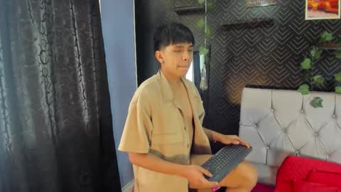 Snapshot of thiago_kozak chatting on October 17, 2:21 pm thiago online show from October 17, 2:21 pm