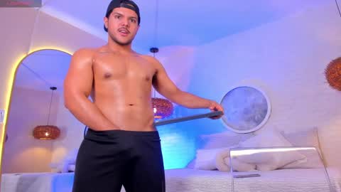 Thiago online show from November 10, 10:42 am